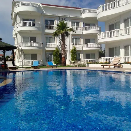 公寓 Belka Golf Deluxe Poolside 贝莱克